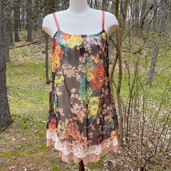 AnM Dresses & Skirts - 🌼 Super cute floral baby doll mini dress.